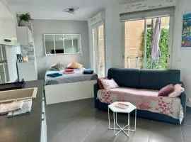 Joli studio climatisé avec Jardin dans résidence avec piscine