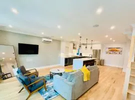 Huge 2000 sqft Luxury & Stylish Condo minutes to New York