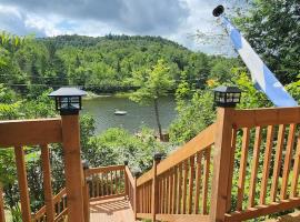 Serenity Tree house on the lake: Huberdeau şehrinde bir otel