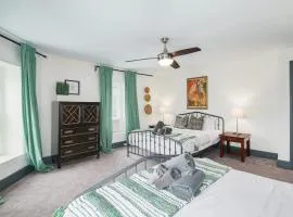 Large Bi-level Apartment in Heart of Manayunk