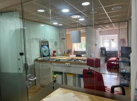Apartamento en casa, si mascotas ,5 plazas, hotel in Matadepera