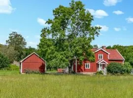 Nice Apartment In Mantorp With Kitchen