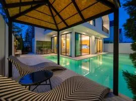 4 bedrooms Light luxury modern villa Large space 15m L-shaped swimming pool Family and friends vacation