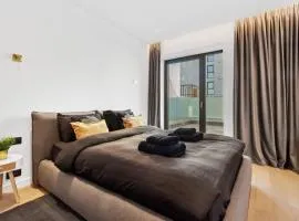 Luxurious Vibe In the Business Center, City Views