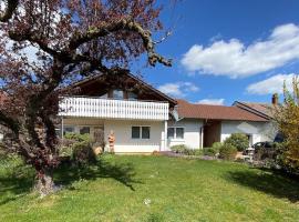 Gemütliche Wohnung bei Bad Waldsee mit Balkon, hotel in Bad Waldsee