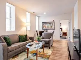 Gorgeous Apt with Kitchen