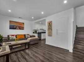 Modern 2 Levels One-Bedroom Retreat in central Location in Hollywood