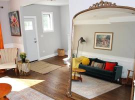 BOUTIQUE GARDEN HOUSE CHICAGO 3-STORY sleeps 12, cottage a Chicago