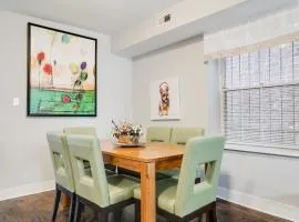 Cozy spacious family home near Carytown fully fenced