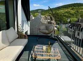 Schickes Penthouse-Apartment mit Weinbergblick