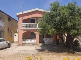 Apartments with parking space Vir - 23274