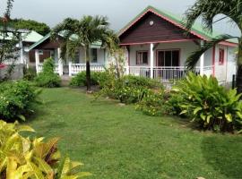 Bungalow ROUGE GITES PASSION, Bungalow in Capesterre-Belle-Eau