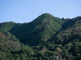 旅館依山盡イサンジン, huisdiervriendelijk hotel in Maniwa