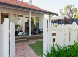 Guildford Cottage By Swan Bnb Management