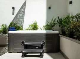 Luxury 2BR Maisonette in Sliema Private Hot Tub