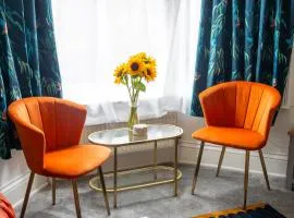 Spacious Victorian for 10 across Royal Infirmary with FREE PARKING