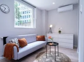 Super Central NEW apartment with air conditioning