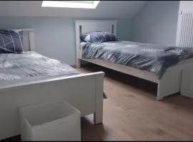 Chambre deux lits célibataires 3eme étage petite cle rouge