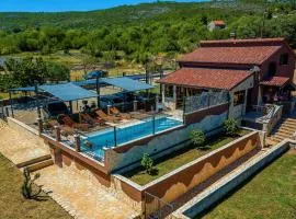 Secluded villa with a private pool near Split and Sibenik