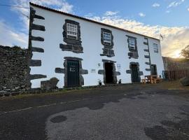 Casa da Madrinha Graciosa, hotel in Trás dos Pomares