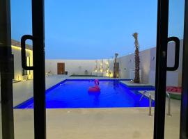 شاليهات رزانه الفندقية，Ilbaras的附設泳池的飯店