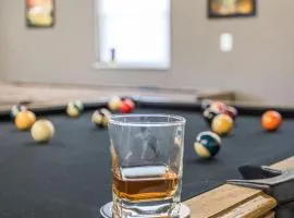 Game Room, 4br25ba, Pool, 7 Beds