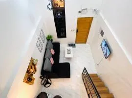 2 Beds Spacious Centrally Located Loft Apartment