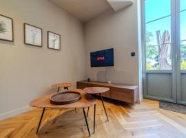Le Charmant d'Ecully Logement Unique Avec Jardin à 10 minutes de Lyon, hotel v destinaci Écully