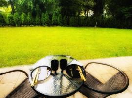 Apartament Solny Resort A032 z klimatyzacją i ogrodem, ξενοδοχείο για ΑμεΑ σε Kołobrzeg