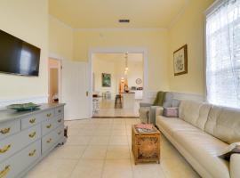 Cozy Thomasville Cottage - Walk to Downtown!, hotel in Thomasville