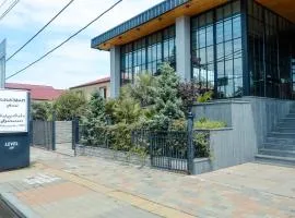 Level Up Hotel & Restaurant