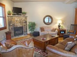 Pool & Hot Tubs, 2 Living Rooms, City Shuttle, Washer, Dryer