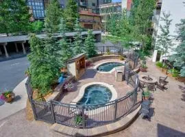 Hot Tub, Deck, Private Washer, Dryer, In Heart of Ski Area Base