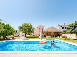 Villa Laranja-Limao - Family Retreat, отель в городе Азейтан