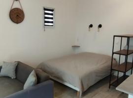 Maisonnette proche mer，位于拉尼翁的酒店