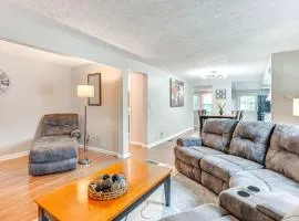 about 2 Mi to Downtown Bright Apt in Lansing!