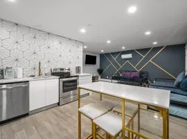 Comfortable 2BR Uptown Escape with Free Park