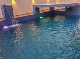 TOUR EIFFEL HoTEL BENIN