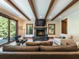 Arcadia Manor on the West Shore - Newly Built - 5 BR w Wet Bar EV Charger and Air Conditioning