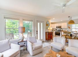 Less Than 6 Mi to Nags Head Manteo Beach House, hotel v destinaci Manteo