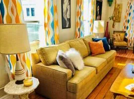 Modern Vintage Downtown Apartment