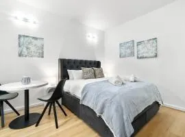 Charming City Escape Stylish CBD Suite with WiFi