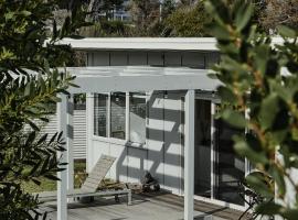 Salt Shack | coastal charm, steps from the surf, hotel v destinaci Bicheno