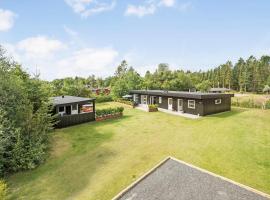 5 Bedroom Lovely Home In Højslev, hotel in Højslev