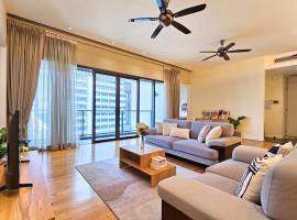 St Mary KLCC Luxury 3BR High End Residence 7min Walk to Pavilion and Bukit Bintang by Cloud Host, acomoda&ccedil;&atilde;o em condom&iacute;nio em Kuala Lumpur