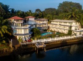 Stone Wood Riverfront Resort, Siolim, hotel v destinaci Siolim