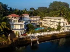 Stone Wood Riverfront Resort, Siolim