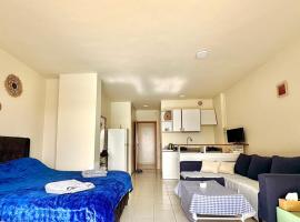 Into The Blue، فندق في البترون