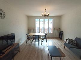 75m apartment in Saint-Jean-de-Maurienne, hotel i Saint-Jean-de-Maurienne