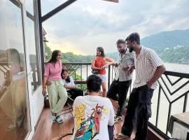 Joey's By The Ganges